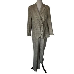 Elie Tahari Pebble Step Blazer (size 8)and Flared Pants (size 10)